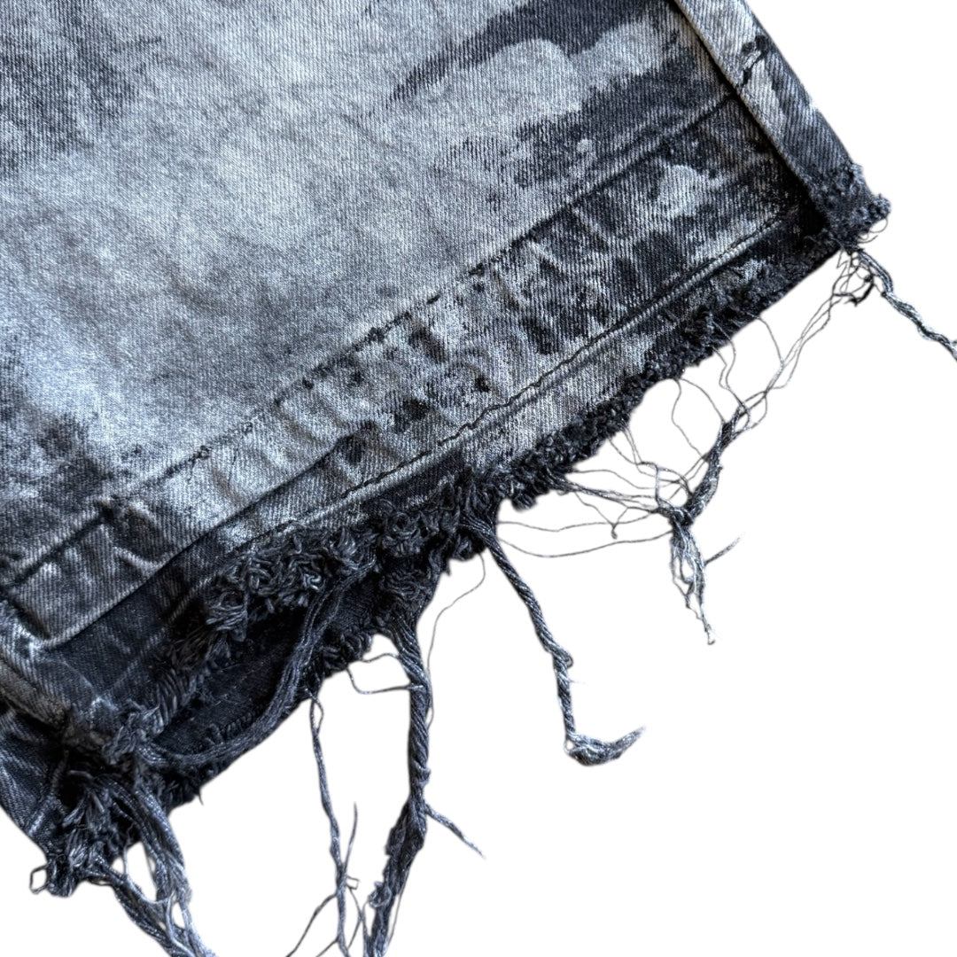 BLACKOUT BLEACHED SHORTS