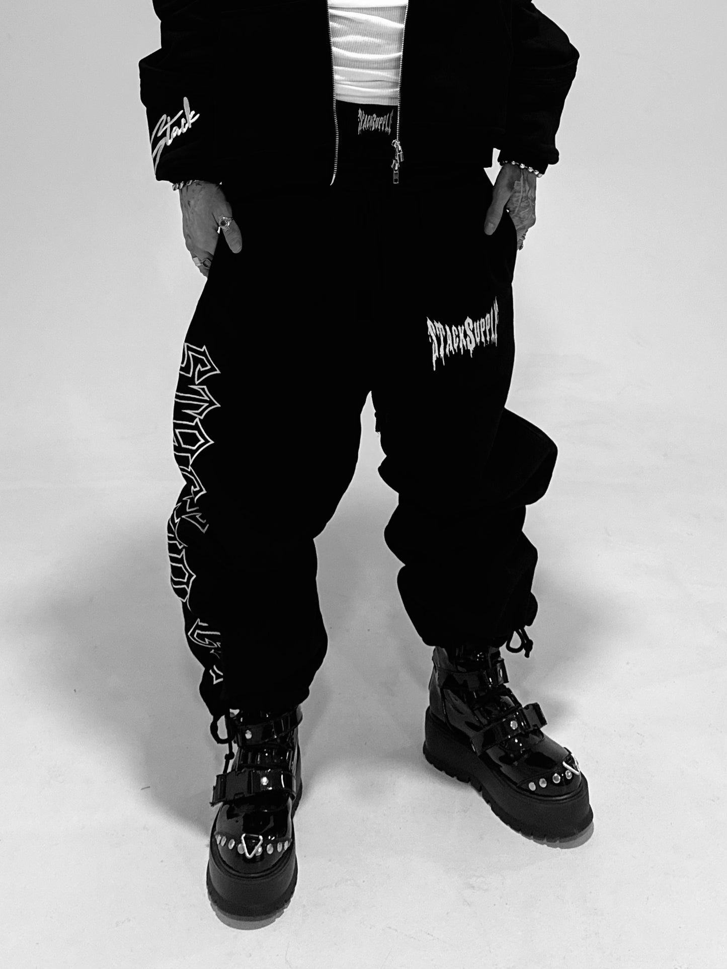 BLACK EDGY BOXER SWEATS