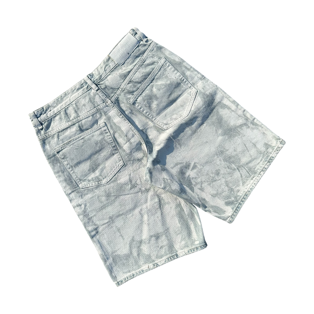 I HAVE A SERIOUS CLOTHING ADDICTION WHITE BAGGY SHORTS
